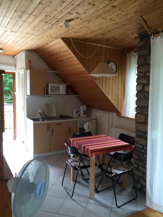 Siraly Apartman Balatonfůzfő Exterior foto